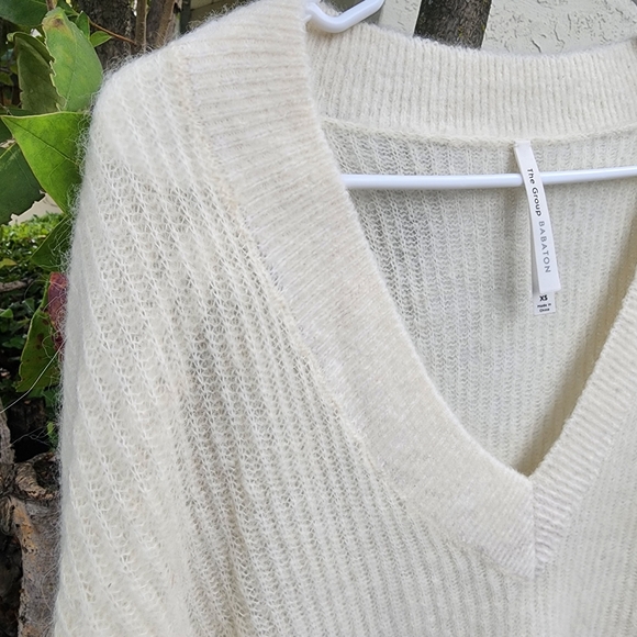 The Group Babaton by Aritzia Women's Alpaca Wool Mix V- Neck Sweater. Size XS - Picture 9 of 13